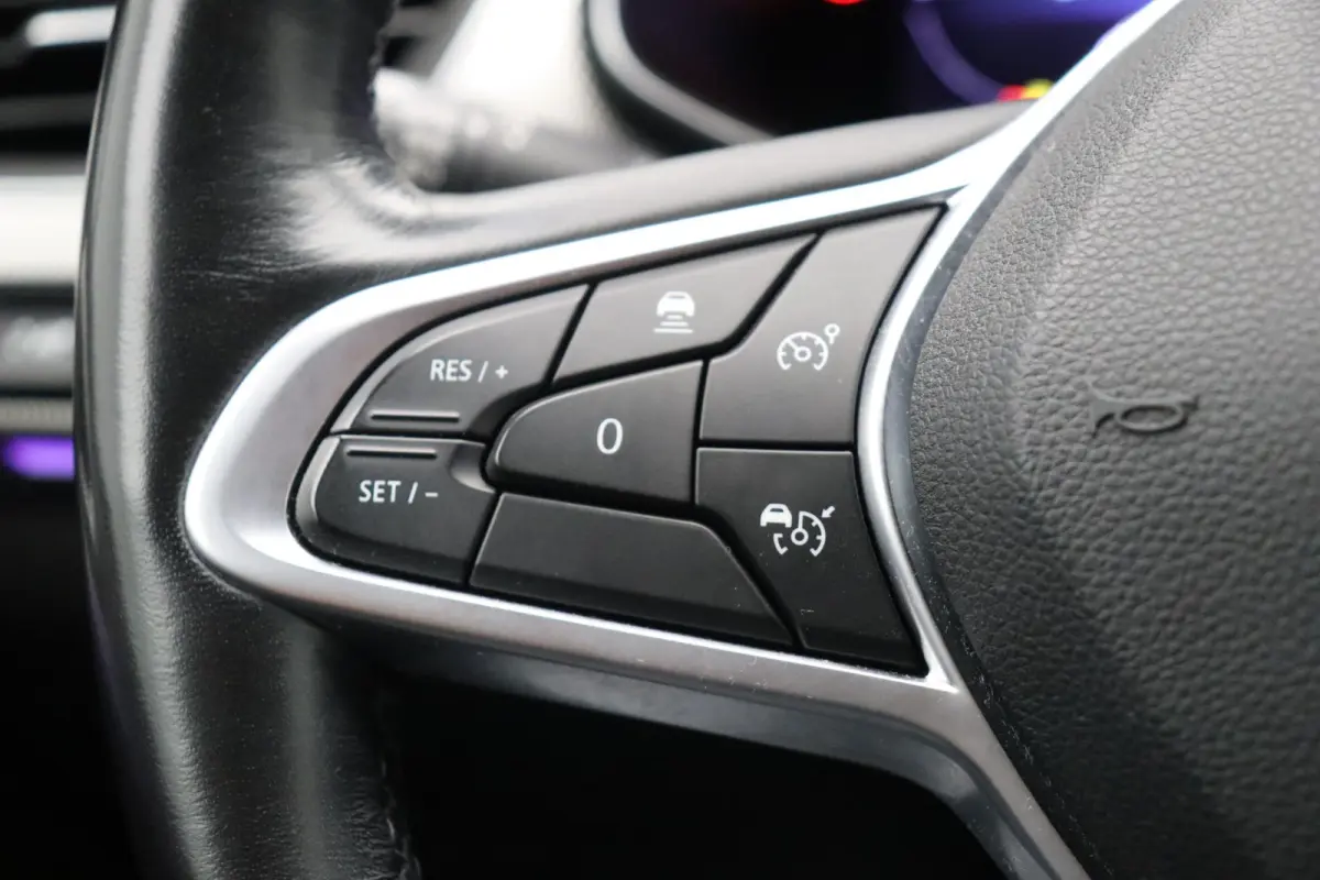 E-Tech Hybrid 145pk Intens | 1e eigenaar! | ABD Dealer onderhouden | Adaptive cruise control | Groot infotainment scherm | Half leder | Ledverlichting |