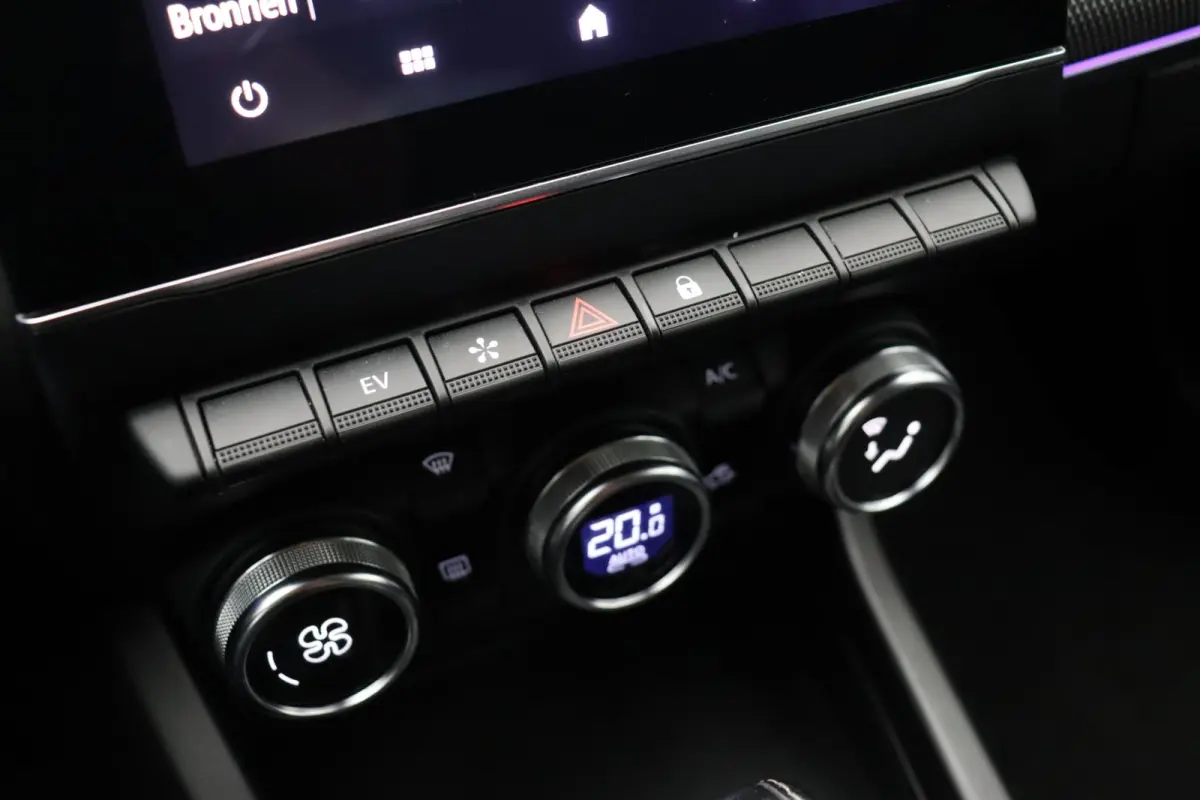 E-Tech Hybrid 145pk Intens | 1e eigenaar! | ABD Dealer onderhouden | Adaptive cruise control | Groot infotainment scherm | Half leder | Ledverlichting |