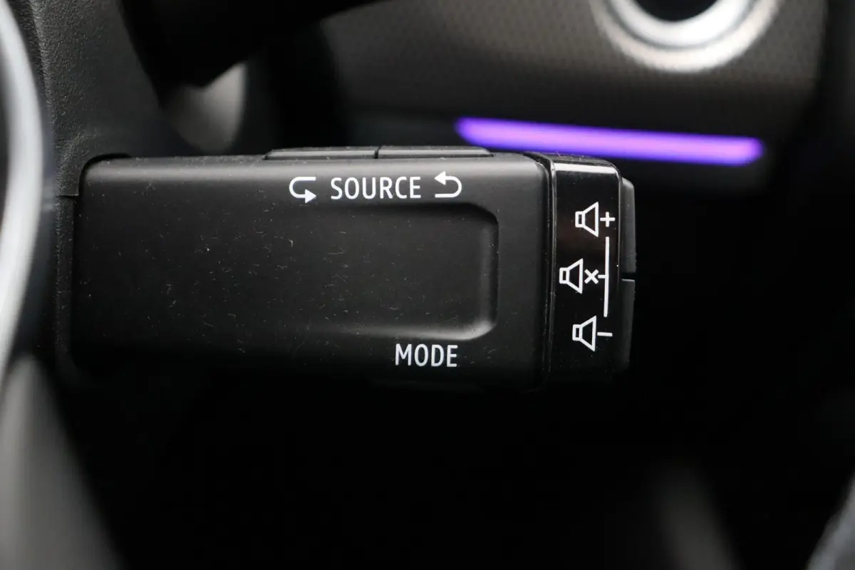 E-Tech Hybrid 145pk Intens | 1e eigenaar! | ABD Dealer onderhouden | Adaptive cruise control | Groot infotainment scherm | Half leder | Ledverlichting |