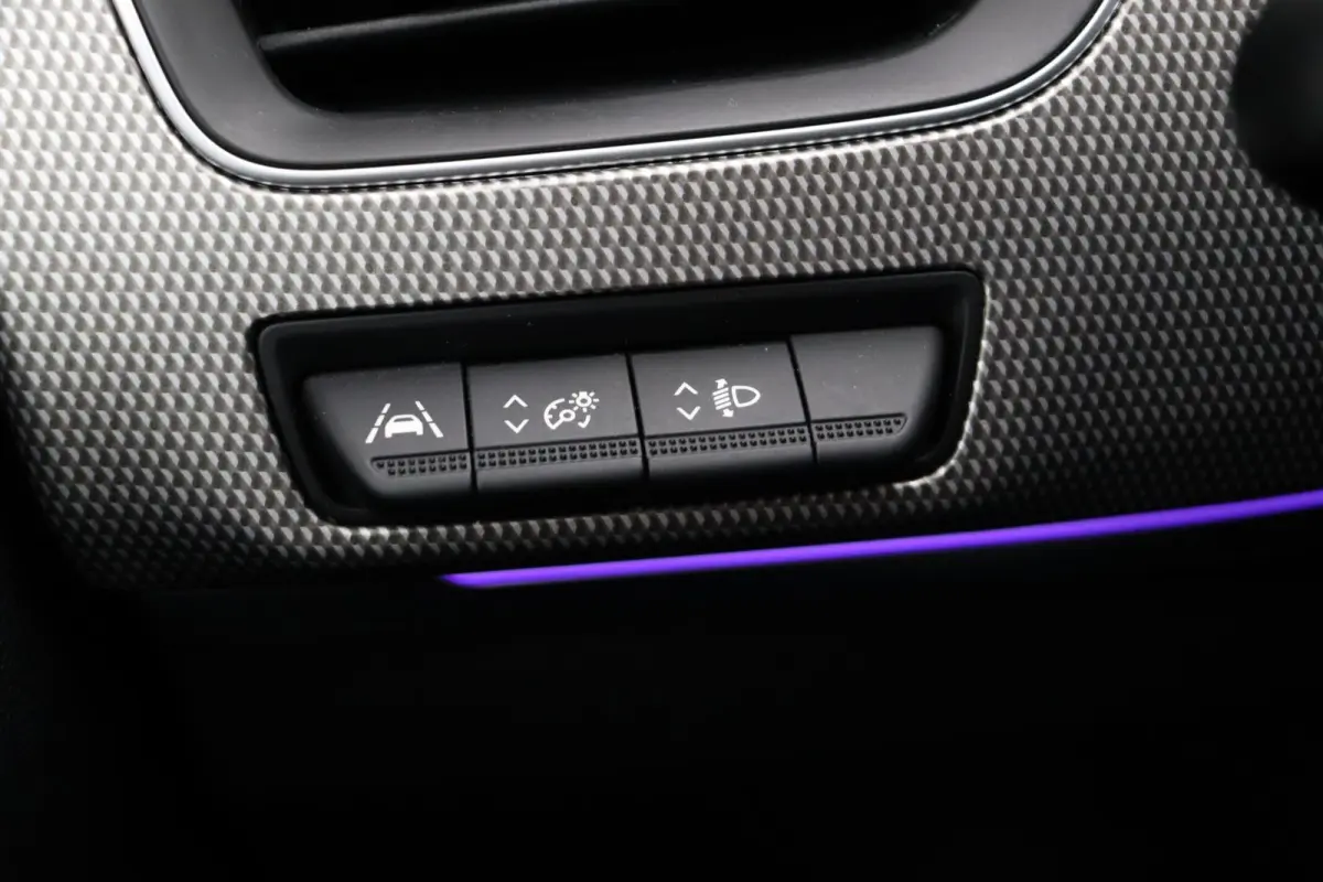 E-Tech Hybrid 145pk Intens | 1e eigenaar! | ABD Dealer onderhouden | Adaptive cruise control | Groot infotainment scherm | Half leder | Ledverlichting |