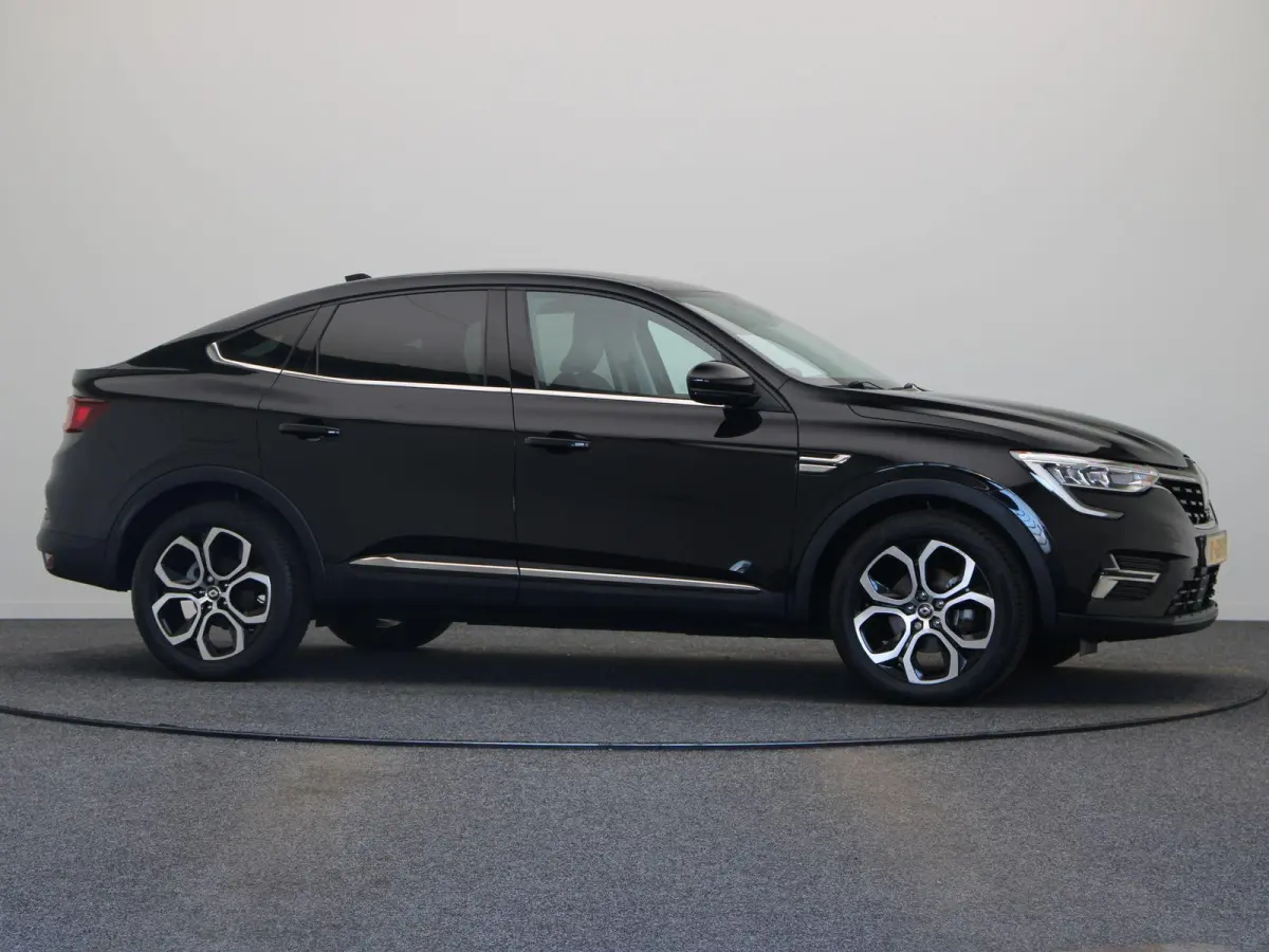 E-Tech Hybrid 145pk Intens | 1e eigenaar! | ABD Dealer onderhouden | Adaptive cruise control | Groot infotainment scherm | Half leder | Ledverlichting |