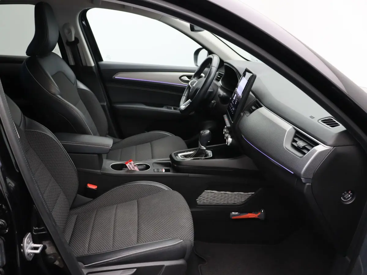 E-Tech Hybrid 145pk Intens | 1e eigenaar! | ABD Dealer onderhouden | Adaptive cruise control | Groot infotainment scherm | Half leder | Ledverlichting |