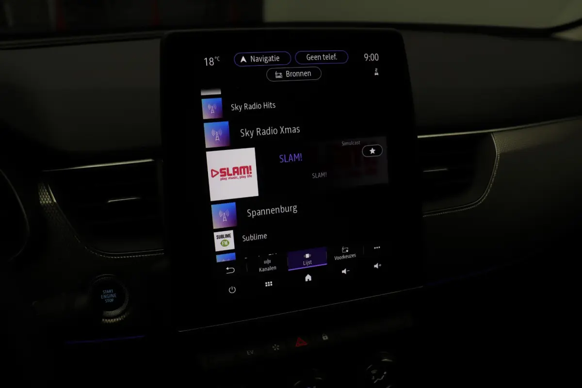 E-Tech Hybrid 145pk Intens | 1e eigenaar! | ABD Dealer onderhouden | Adaptive cruise control | Groot infotainment scherm | Half leder | Ledverlichting |