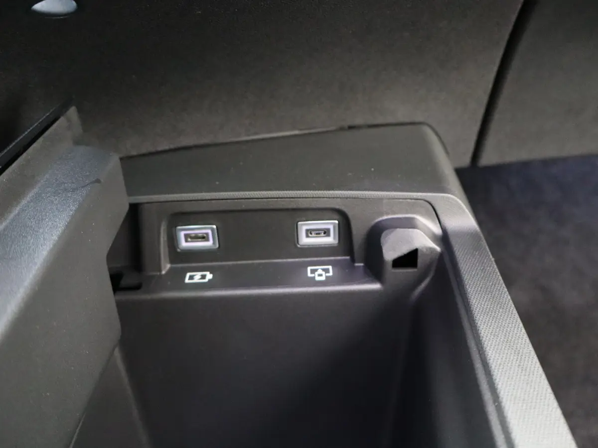 1.6 Plug-in Hybrid 195 GT 7p | Panoramadak | Parkeersensoren Voor en Achter | Camera | Trekhaak Afneembaar | Apple Carplay/Android Auto | Elektrische Kofferklep