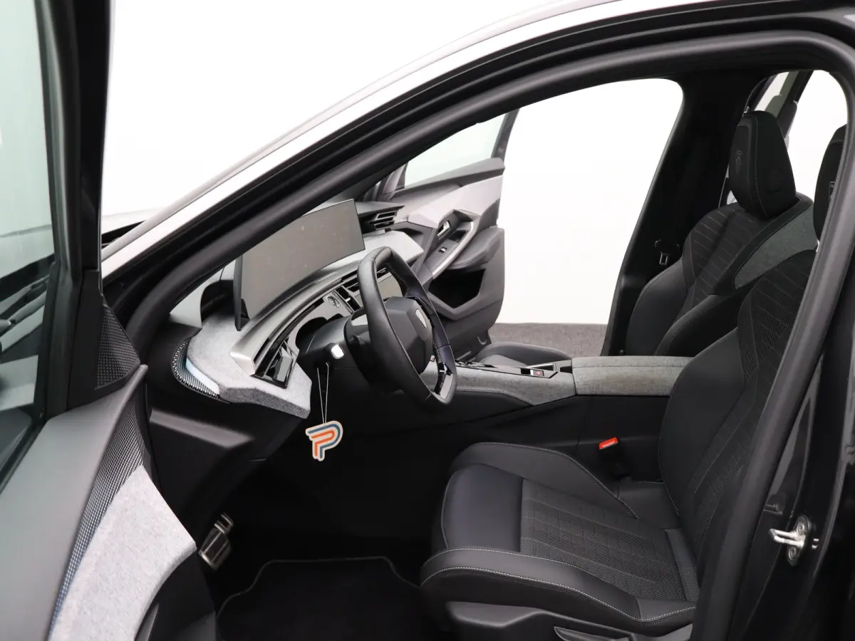 1.6 Plug-in Hybrid 195 GT 7p | Panoramadak | Parkeersensoren Voor en Achter | Camera | Trekhaak Afneembaar | Apple Carplay/Android Auto | Elektrische Kofferklep