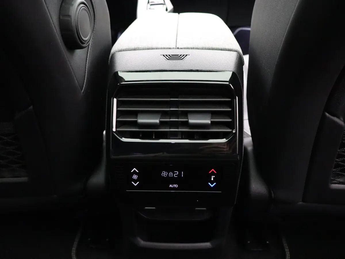 1.6 Plug-in Hybrid 195 GT 7p | Panoramadak | Parkeersensoren Voor en Achter | Camera | Trekhaak Afneembaar | Apple Carplay/Android Auto | Elektrische Kofferklep