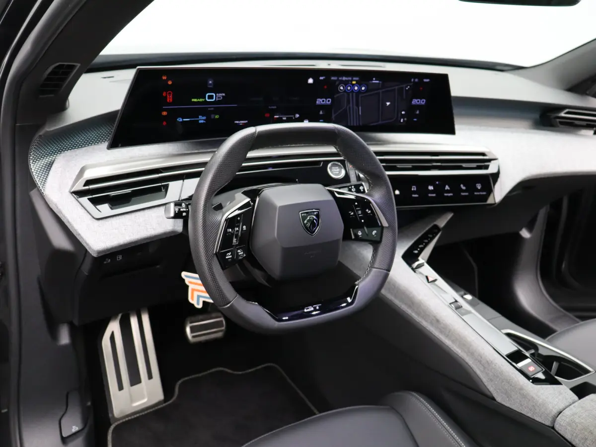 1.6 Plug-in Hybrid 195 GT 7p | Panoramadak | Parkeersensoren Voor en Achter | Camera | Trekhaak Afneembaar | Apple Carplay/Android Auto | Elektrische Kofferklep