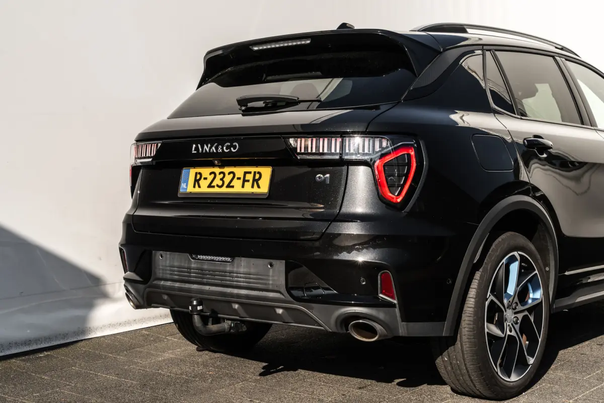 1.5 Plug-in Hybrid 262 Pk | Trekhaak | 360 Camera | Panoramadak | Full Map Navi | Carplay | 20 inch. LMV | 1e eigenaar