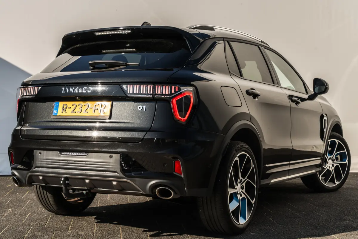 1.5 Plug-in Hybrid 262 Pk | Trekhaak | 360 Camera | Panoramadak | Full Map Navi | Carplay | 20 inch. LMV | 1e eigenaar
