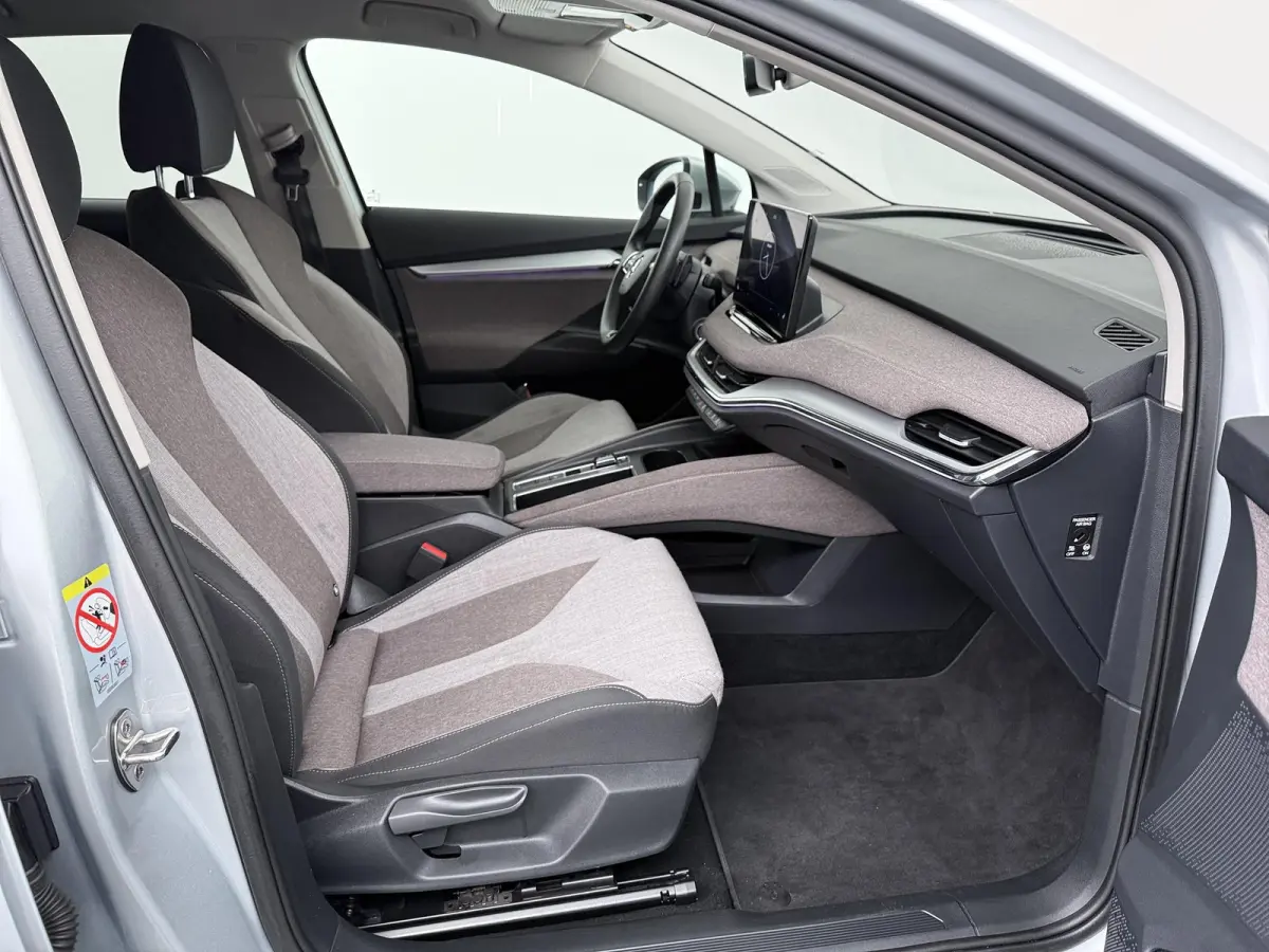 60 First Edition | SOH 92,8% | Adaptieve Cruise Control | Stoel- & Stuurverwarming |