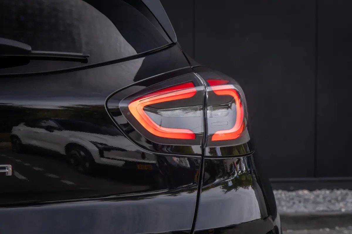 1.0 EcoBoost Titanium | 100 % dealer o.h. | LED verlichting | Camera | Winter-pack | Privacy-glass | Apple carplay / andriod auto