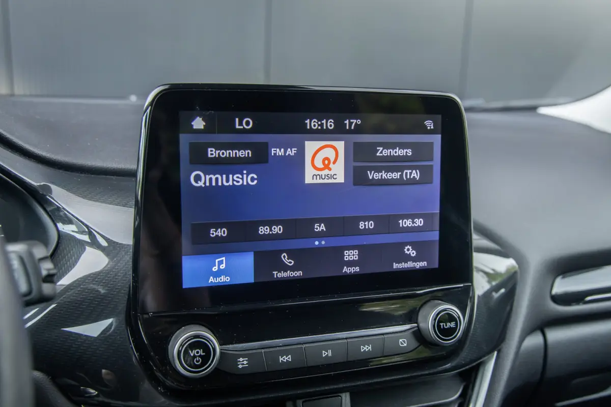 1.0 EcoBoost Titanium | 100 % dealer o.h. | LED verlichting | Camera | Winter-pack | Privacy-glass | Apple carplay / andriod auto