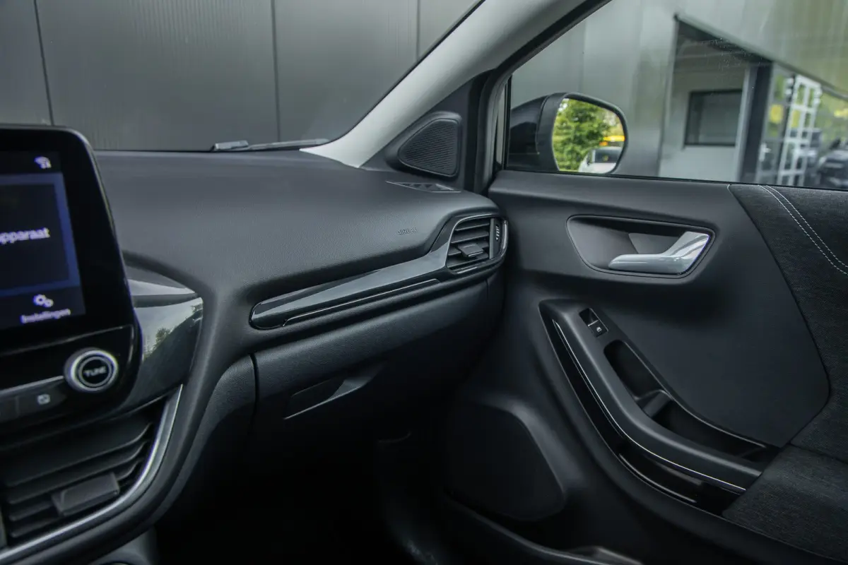 1.0 EcoBoost Titanium | 100 % dealer o.h. | LED verlichting | Camera | Winter-pack | Privacy-glass | Apple carplay / andriod auto