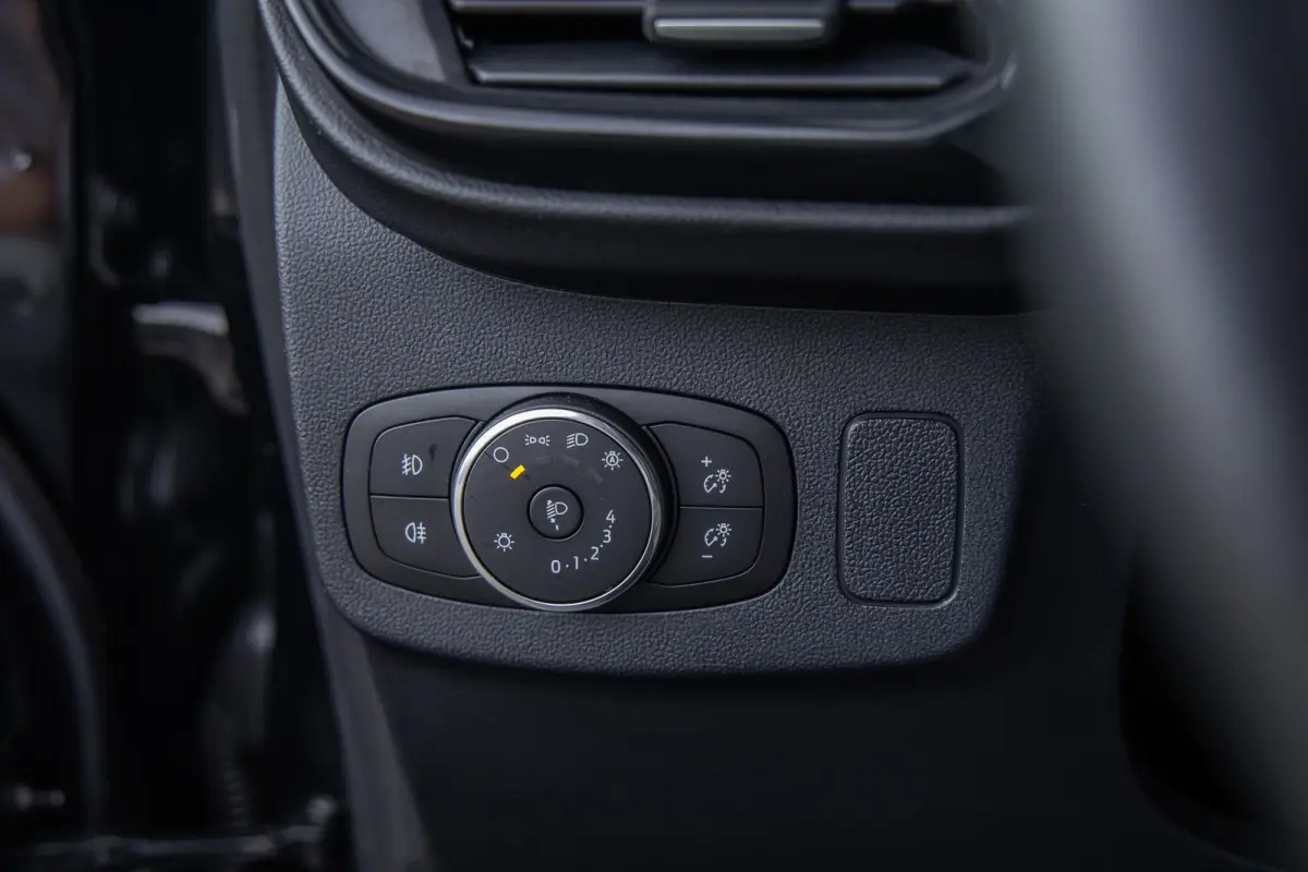 1.0 EcoBoost Titanium | 100 % dealer o.h. | LED verlichting | Camera | Winter-pack | Privacy-glass | Apple carplay / andriod auto