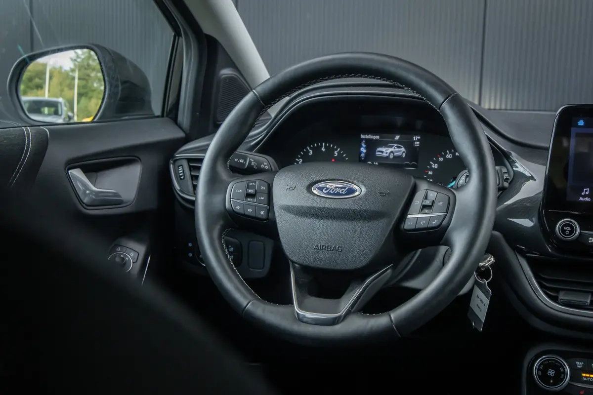 1.0 EcoBoost Titanium | 100 % dealer o.h. | LED verlichting | Camera | Winter-pack | Privacy-glass | Apple carplay / andriod auto