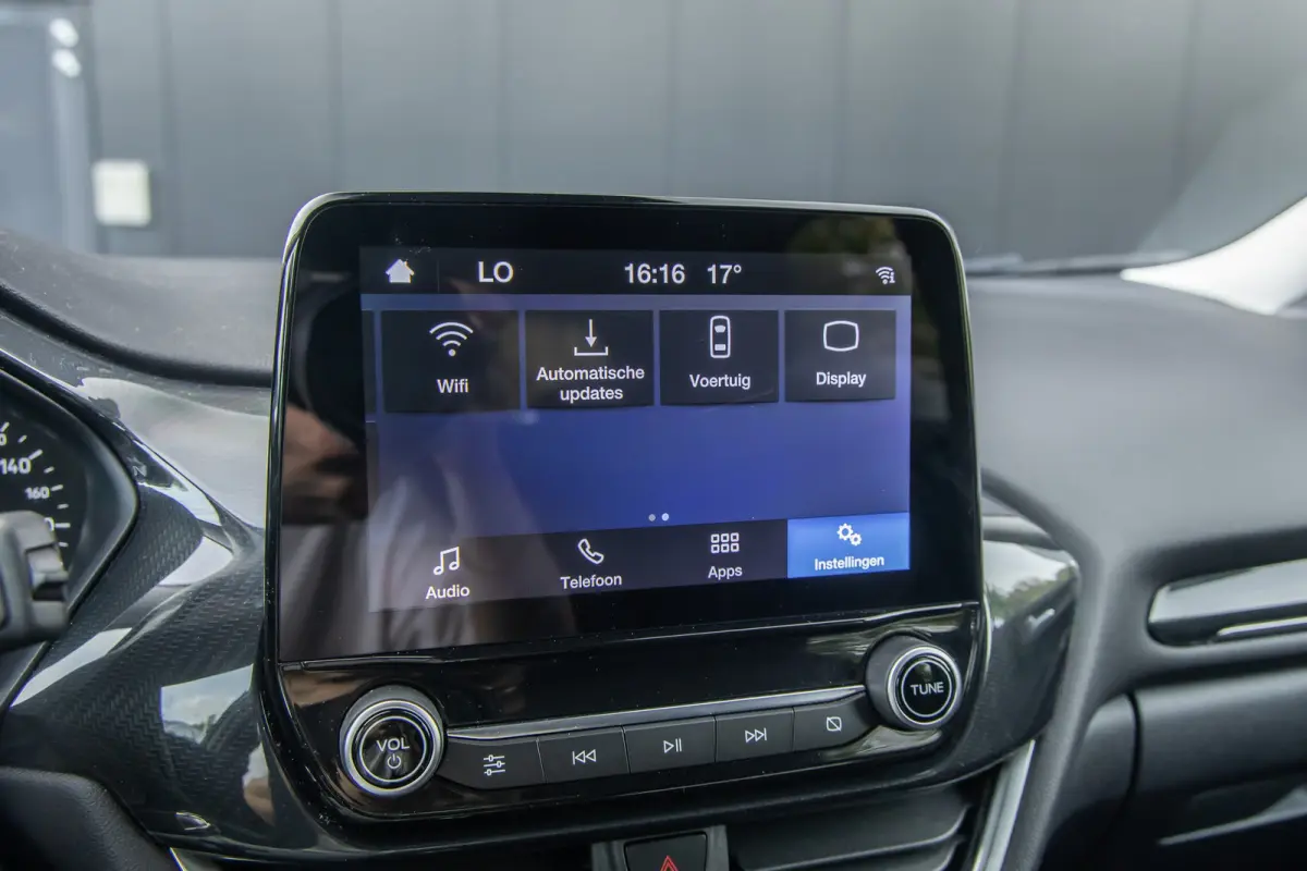 1.0 EcoBoost Titanium | 100 % dealer o.h. | LED verlichting | Camera | Winter-pack | Privacy-glass | Apple carplay / andriod auto