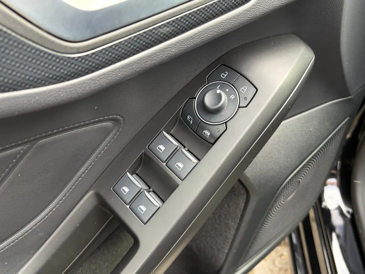 1.0 Hybrid 125 PK ST Line | STUUR, STOEL EN VOORRUITVERWARMING| FULL LED| NAVIGATIE + APPLE CARPLAY/ANDROID AUTO| PARKEERSENSOREN V+A| KEYLESS START| NEDERLANDSE AUTO| EERSTE EIGENAAR| DEALE