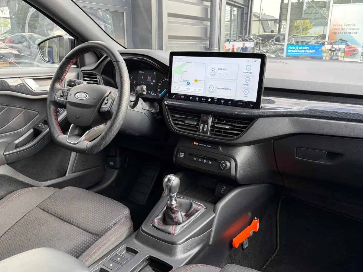 1.0 Hybrid 125 PK ST Line | STUUR, STOEL EN VOORRUITVERWARMING| FULL LED| NAVIGATIE + APPLE CARPLAY/ANDROID AUTO| PARKEERSENSOREN V+A| KEYLESS START| NEDERLANDSE AUTO| EERSTE EIGENAAR| DEALE