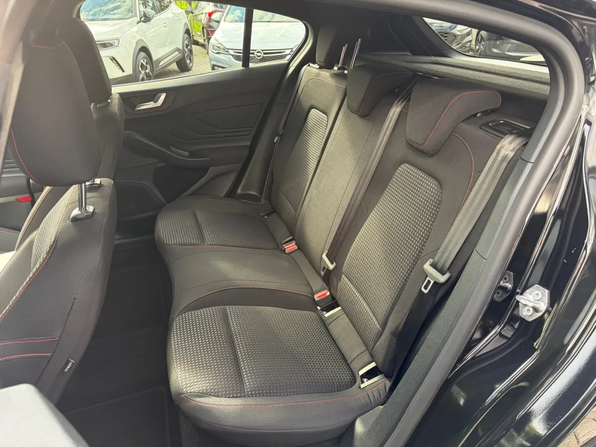 1.0 Hybrid 125 PK ST Line | STUUR, STOEL EN VOORRUITVERWARMING| FULL LED| NAVIGATIE + APPLE CARPLAY/ANDROID AUTO| PARKEERSENSOREN V+A| KEYLESS START| NEDERLANDSE AUTO| EERSTE EIGENAAR| DEALE