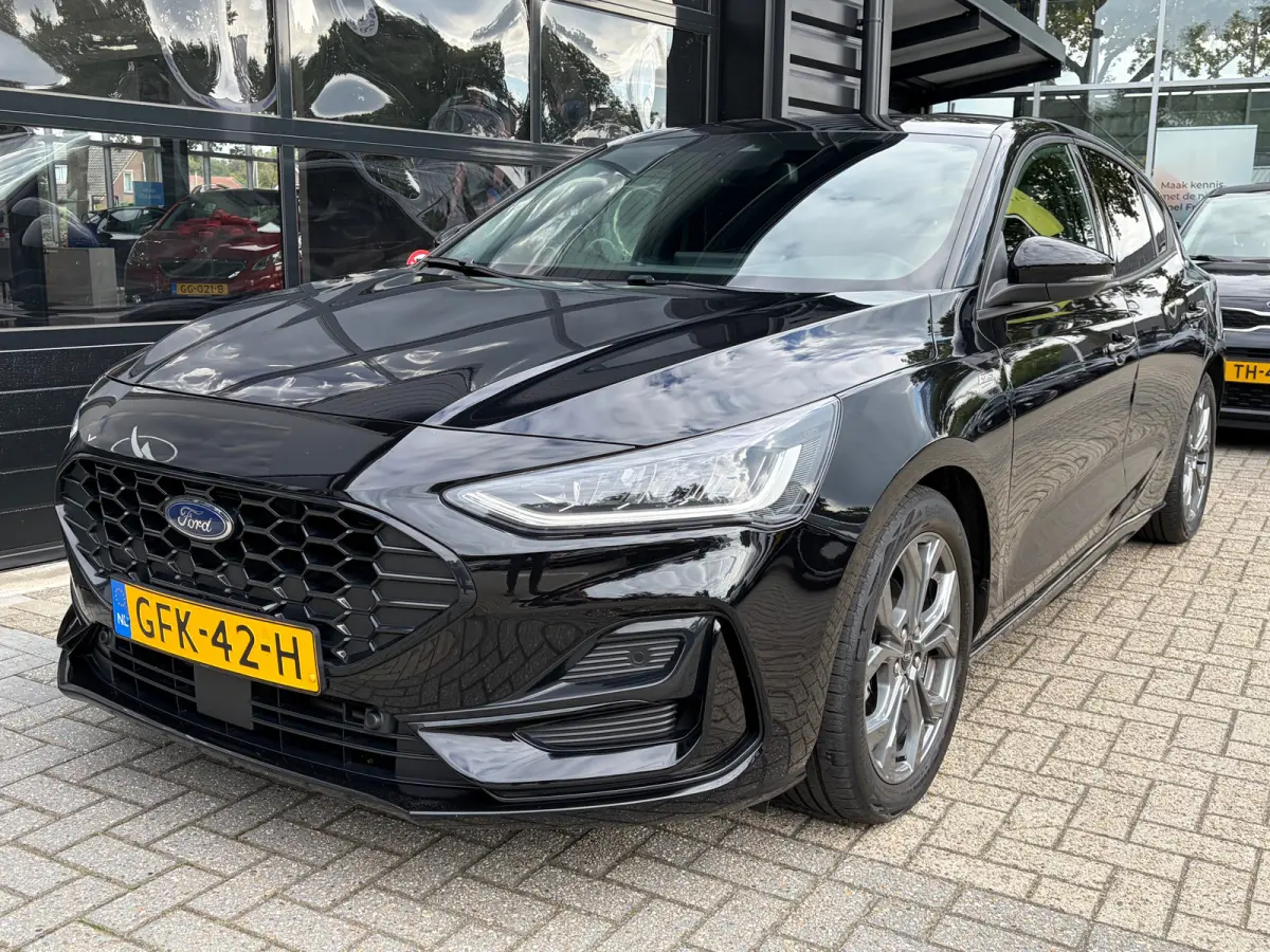 1.0 Hybrid 125 PK ST Line | STUUR, STOEL EN VOORRUITVERWARMING| FULL LED| NAVIGATIE + APPLE CARPLAY/ANDROID AUTO| PARKEERSENSOREN V+A| KEYLESS START| NEDERLANDSE AUTO| EERSTE EIGENAAR| DEALE
