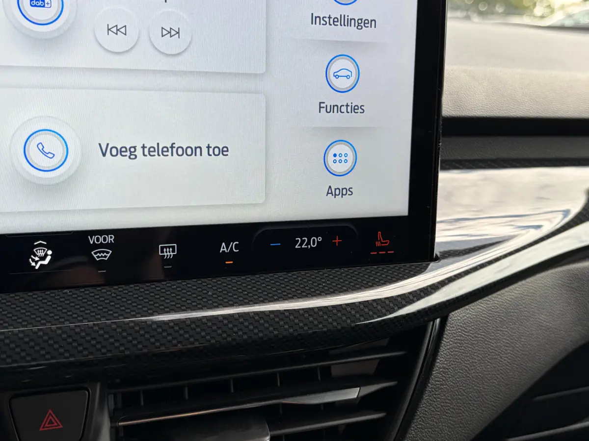 1.0 Hybrid 125 PK ST Line | STUUR, STOEL EN VOORRUITVERWARMING| FULL LED| NAVIGATIE + APPLE CARPLAY/ANDROID AUTO| PARKEERSENSOREN V+A| KEYLESS START| NEDERLANDSE AUTO| EERSTE EIGENAAR| DEALE