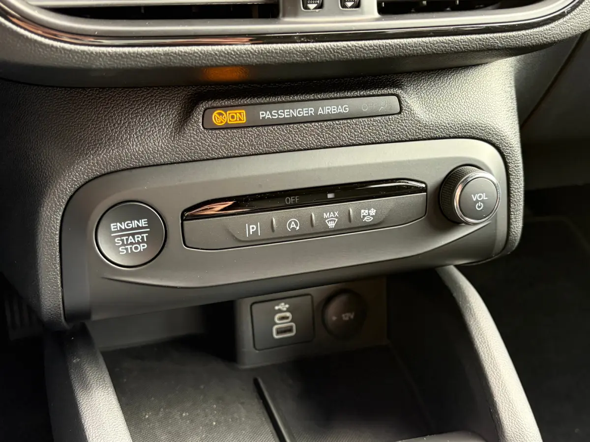 1.0 Hybrid 125 PK ST Line | STUUR, STOEL EN VOORRUITVERWARMING| FULL LED| NAVIGATIE + APPLE CARPLAY/ANDROID AUTO| PARKEERSENSOREN V+A| KEYLESS START| NEDERLANDSE AUTO| EERSTE EIGENAAR| DEALE