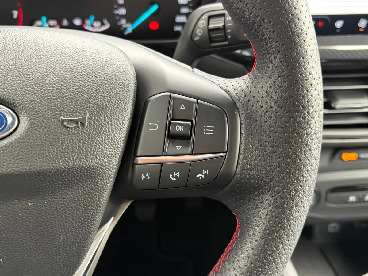 1.0 Hybrid 125 PK ST Line | STUUR, STOEL EN VOORRUITVERWARMING| FULL LED| NAVIGATIE + APPLE CARPLAY/ANDROID AUTO| PARKEERSENSOREN V+A| KEYLESS START| NEDERLANDSE AUTO| EERSTE EIGENAAR| DEALE