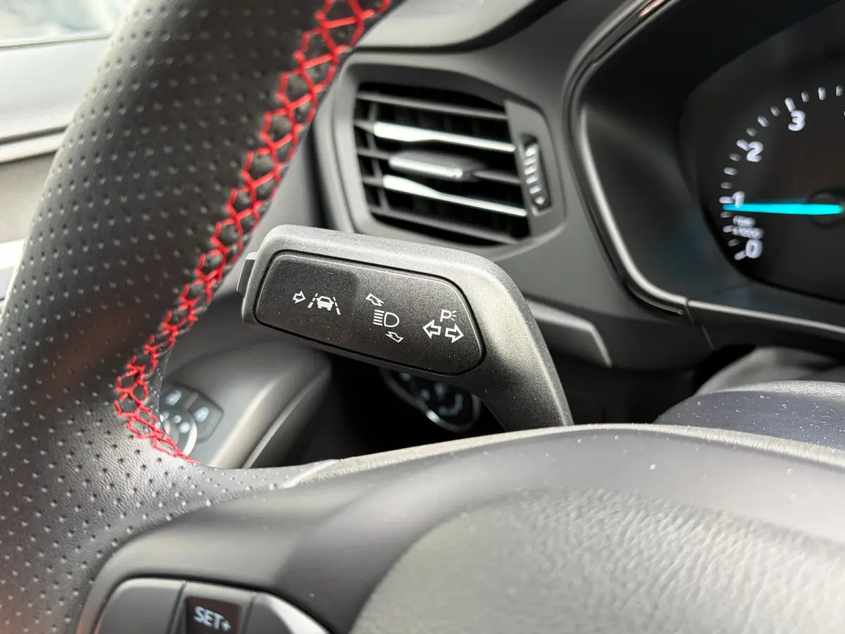 1.0 Hybrid 125 PK ST Line | STUUR, STOEL EN VOORRUITVERWARMING| FULL LED| NAVIGATIE + APPLE CARPLAY/ANDROID AUTO| PARKEERSENSOREN V+A| KEYLESS START| NEDERLANDSE AUTO| EERSTE EIGENAAR| DEALE