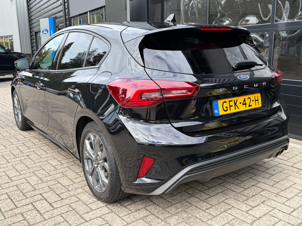 1.0 Hybrid 125 PK ST Line | STUUR, STOEL EN VOORRUITVERWARMING| FULL LED| NAVIGATIE + APPLE CARPLAY/ANDROID AUTO| PARKEERSENSOREN V+A| KEYLESS START| NEDERLANDSE AUTO| EERSTE EIGENAAR| DEALE