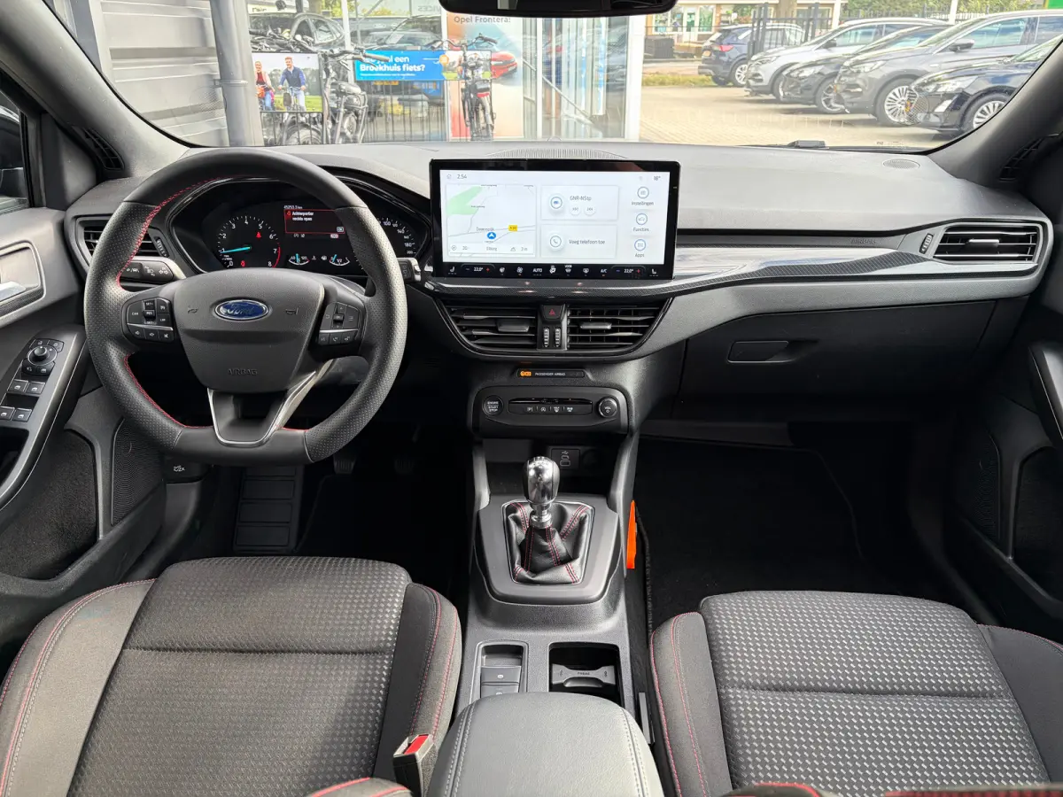 1.0 Hybrid 125 PK ST Line | STUUR, STOEL EN VOORRUITVERWARMING| FULL LED| NAVIGATIE + APPLE CARPLAY/ANDROID AUTO| PARKEERSENSOREN V+A| KEYLESS START| NEDERLANDSE AUTO| EERSTE EIGENAAR| DEALE