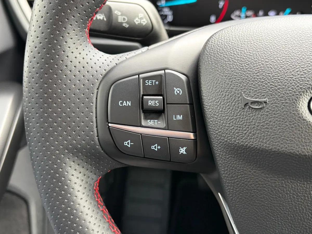 1.0 Hybrid 125 PK ST Line | STUUR, STOEL EN VOORRUITVERWARMING| FULL LED| NAVIGATIE + APPLE CARPLAY/ANDROID AUTO| PARKEERSENSOREN V+A| KEYLESS START| NEDERLANDSE AUTO| EERSTE EIGENAAR| DEALE