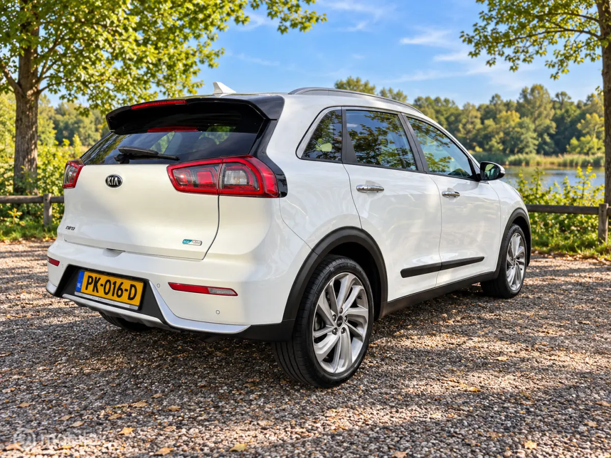 1.6 GDi Hybrid First Edition