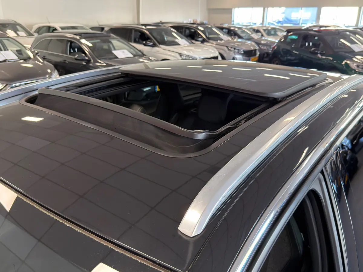 1.6 GT Line| NAVI/CAMERA, PANORAMA, CRUISE, ECC AIRCO