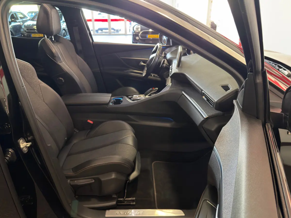 1.6 GT Line| NAVI/CAMERA, PANORAMA, CRUISE, ECC AIRCO