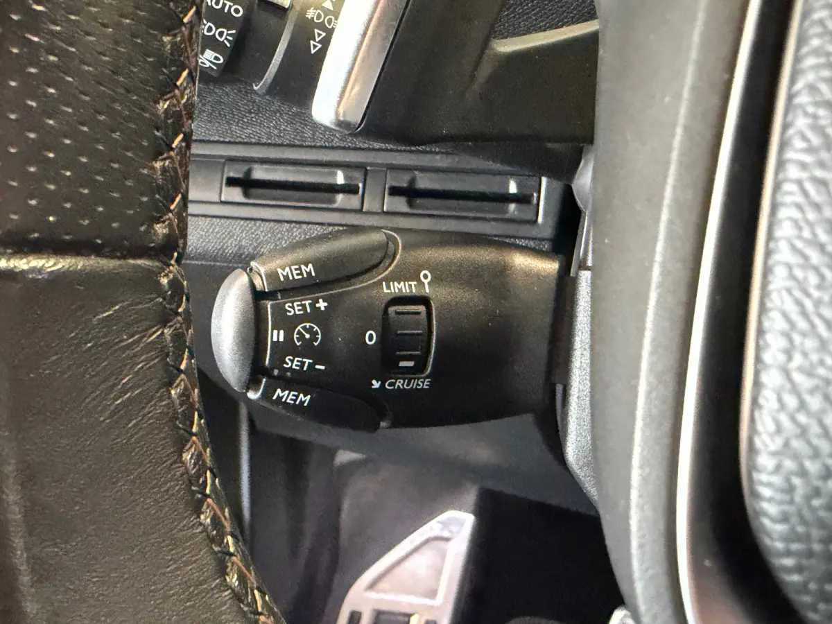 1.6 GT Line| NAVI/CAMERA, PANORAMA, CRUISE, ECC AIRCO