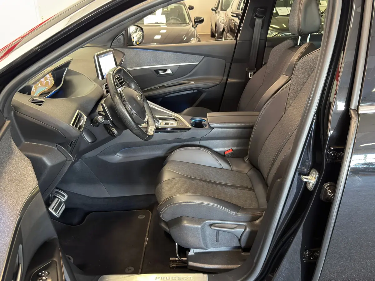 1.6 GT Line| NAVI/CAMERA, PANORAMA, CRUISE, ECC AIRCO