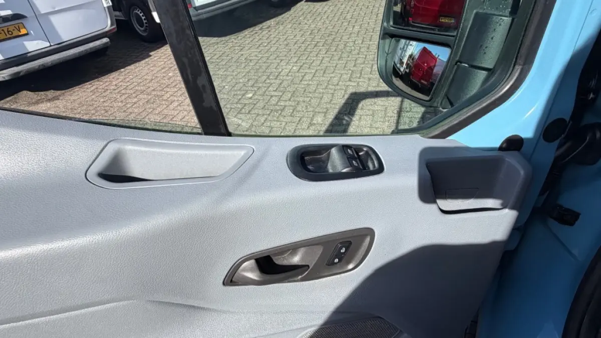 2.0 TDCI 96KW 131PK L2H2 AIRCO/ CRUISE CONTROL/ NAVIGATIE/ TREKHAAK/ 100% DEALERONDERHOUDEN