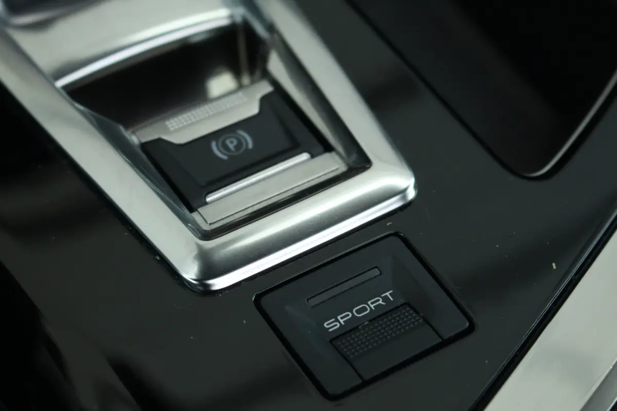 1.6 GT | Pano | Afn. Trekhaak | Carplay | Keyless | Elek. Achterklep | Camera | PDC | Pano | Afn. Trekhaak | Carplay | Keyless | Elek. Achterklep | Camera | PDC |