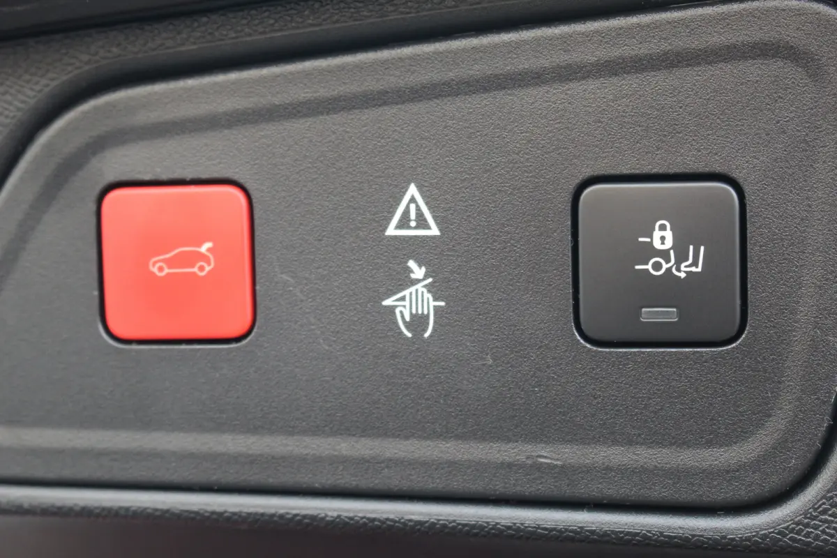 1.6 GT | Pano | Afn. Trekhaak | Carplay | Keyless | Elek. Achterklep | Camera | PDC | Pano | Afn. Trekhaak | Carplay | Keyless | Elek. Achterklep | Camera | PDC |