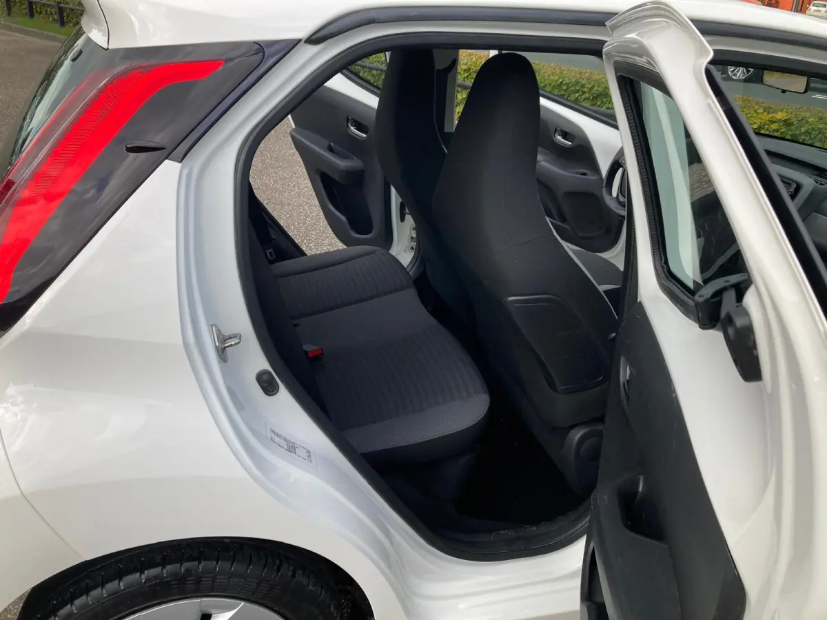 1.0 VVT-i X-Play | 2019 | 233.000 KM | Airco | Multimedia | APK 09-2027