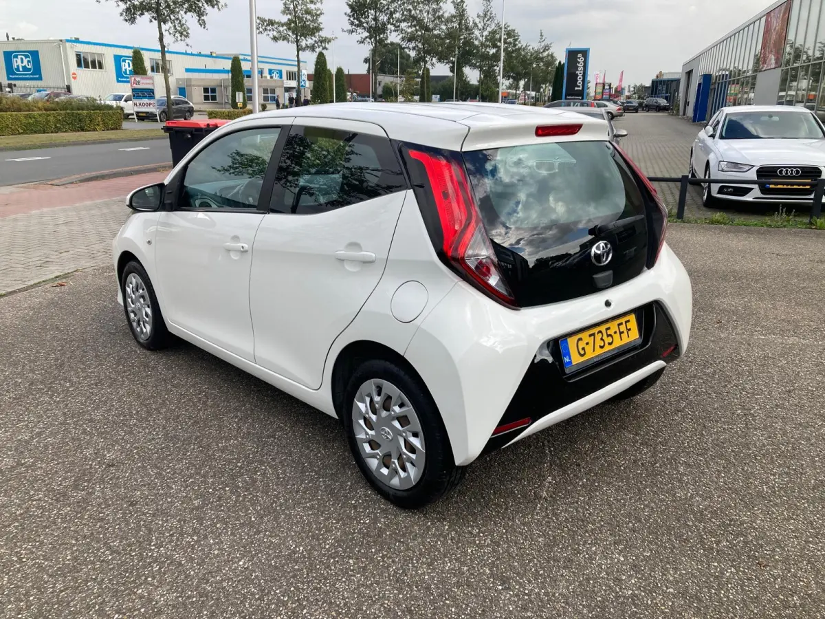 1.0 VVT-i X-Play | 2019 | 233.000 KM | Airco | Multimedia | APK 09-2027
