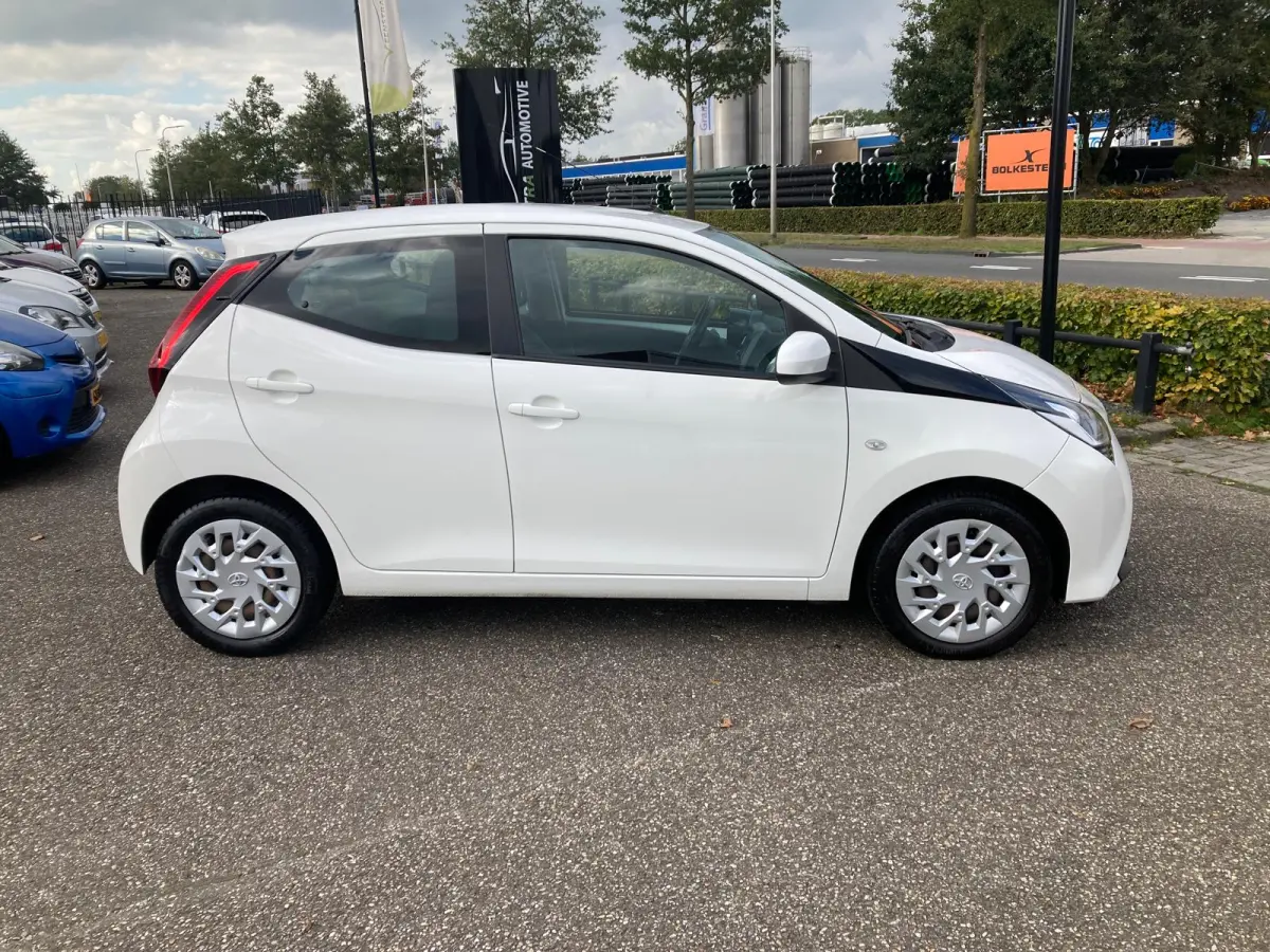 1.0 VVT-i X-Play | 2019 | 233.000 KM | Airco | Multimedia | APK 09-2027