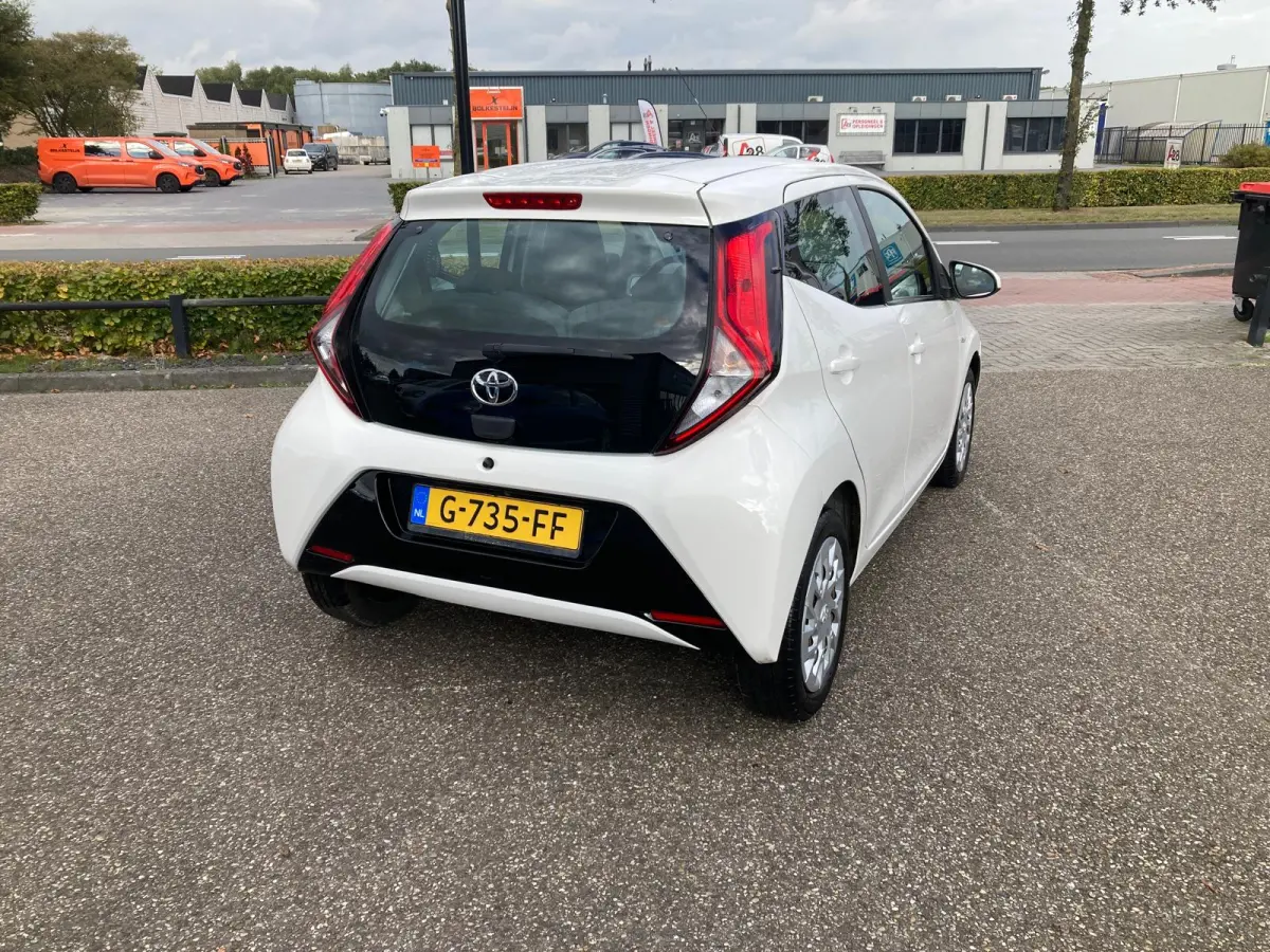 1.0 VVT-i X-Play | 2019 | 233.000 KM | Airco | Multimedia | APK 09-2027