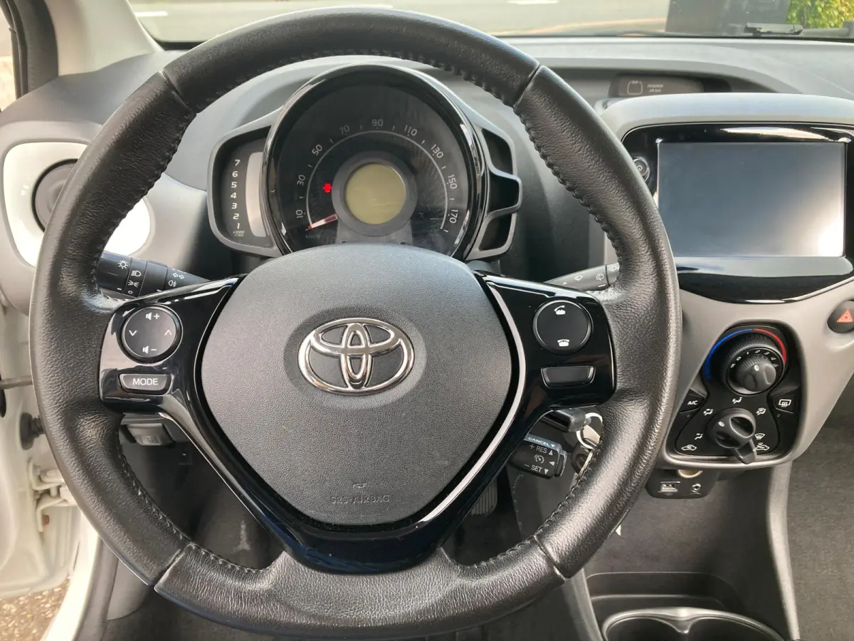 1.0 VVT-i X-Play | 2019 | 233.000 KM | Airco | Multimedia | APK 09-2027