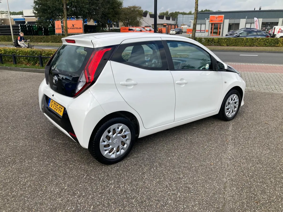 1.0 VVT-i X-Play | 2019 | 233.000 KM | Airco | Multimedia | APK 09-2027