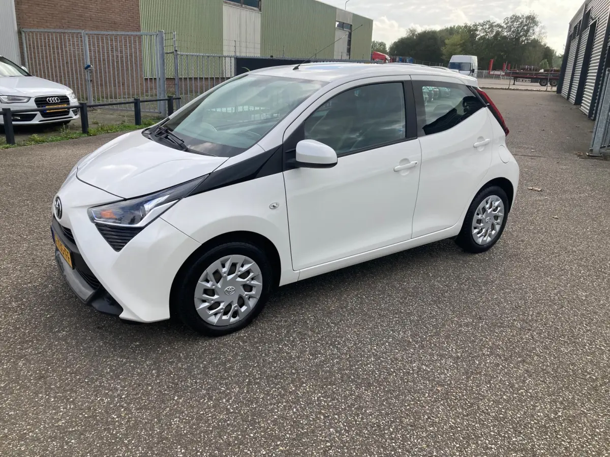 1.0 VVT-i X-Play | 2019 | 233.000 KM | Airco | Multimedia | APK 09-2027