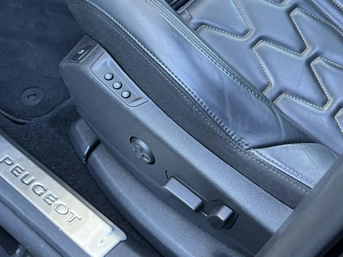 1.6 HYbrid4 300 GT | Pano | Leder | Memory | Camera