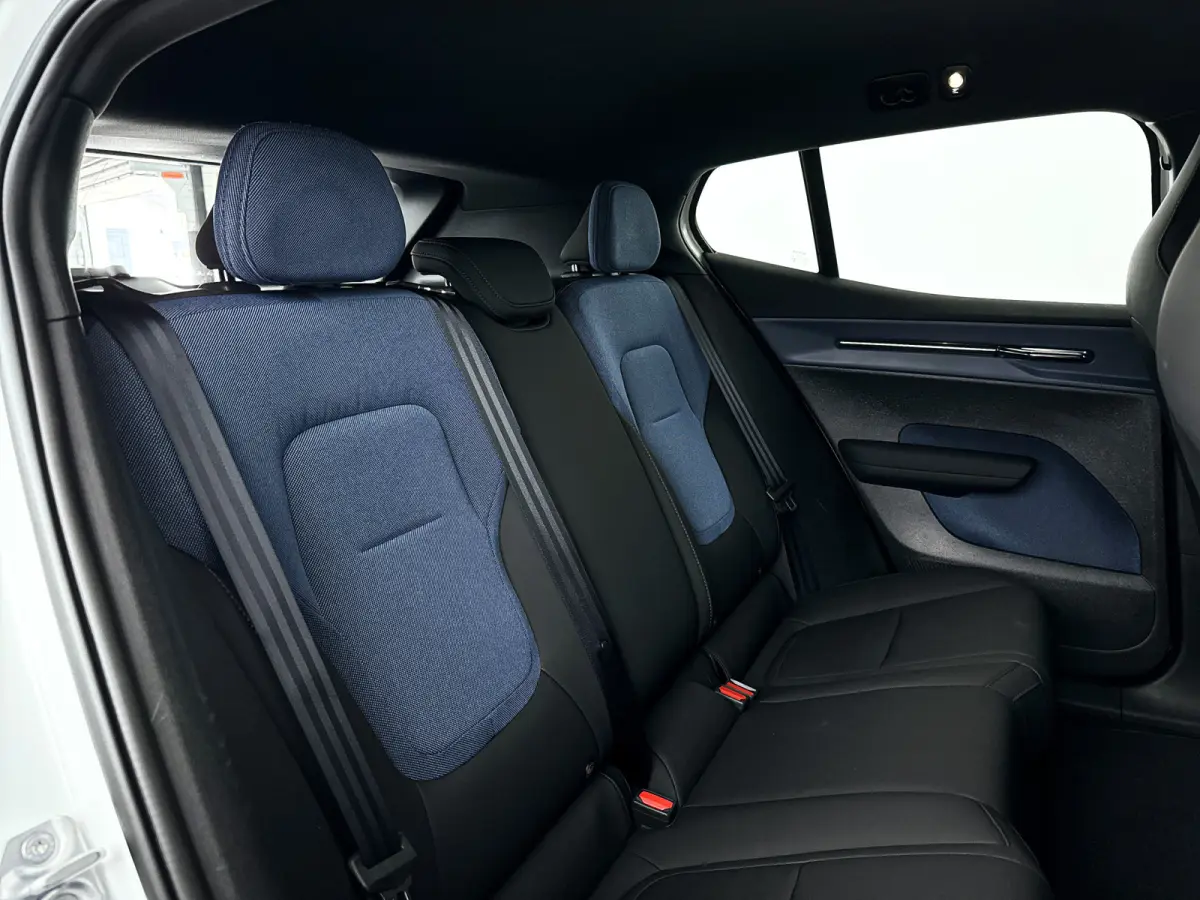 Single Motor Extended Range Plus 69 kWh | Parkeercamera | Harman Kardon | Stoel- en stuurverwarming | Elektrische stoelen