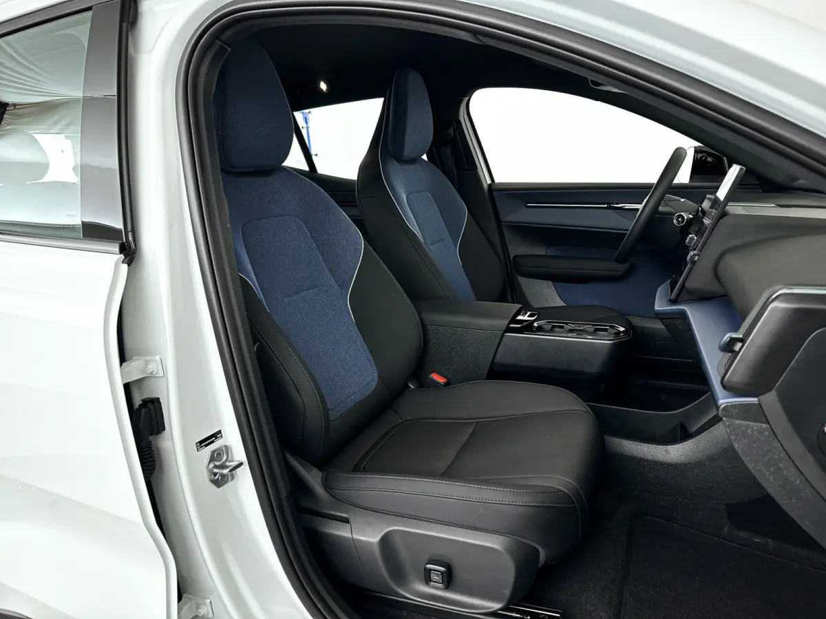 Single Motor Extended Range Plus 69 kWh | Parkeercamera | Harman Kardon | Stoel- en stuurverwarming | Elektrische stoelen