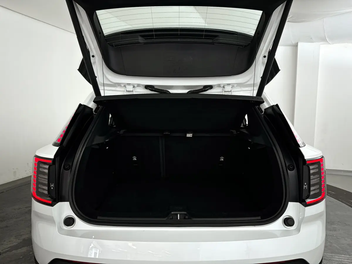 Single Motor Extended Range Plus 69 kWh | Parkeercamera | Harman Kardon | Stoel- en stuurverwarming | Elektrische stoelen